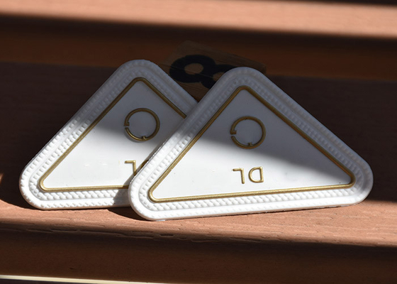 Eco bianco TPU amichevole ha stampato l'oro su misura etichetta Logo For Garments