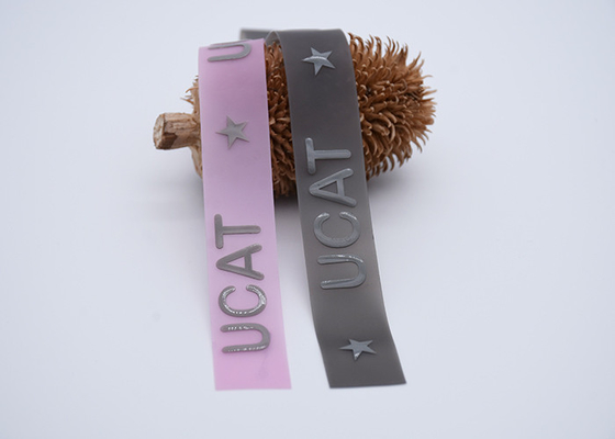 Indumenti brillanti su ordinazione di Logo Screen Printed Patches For del silicone di TPU