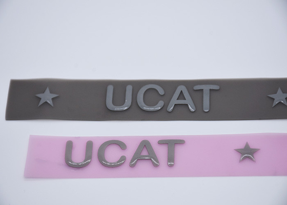 Indumenti brillanti su ordinazione di Logo Screen Printed Patches For del silicone di TPU