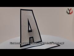 Toppa in silicone opaco stampata con logo in tessuto intrecciato bianco per capi di abbigliamento