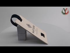 Visualizza la demo dei cartellini del marchio con logo personalizzato in rilievo in carta riciclata per abbigliamento