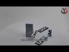 Uno sguardo più da vicino: Etichette a trasferimento termico in silicone a 5 colori personalizzate per il numero Pantone di abbigliamento