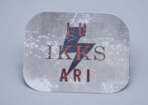 Il materiale di TPU ha stampato le etichette su ordinazione dell'indumento con quattro logos di colore